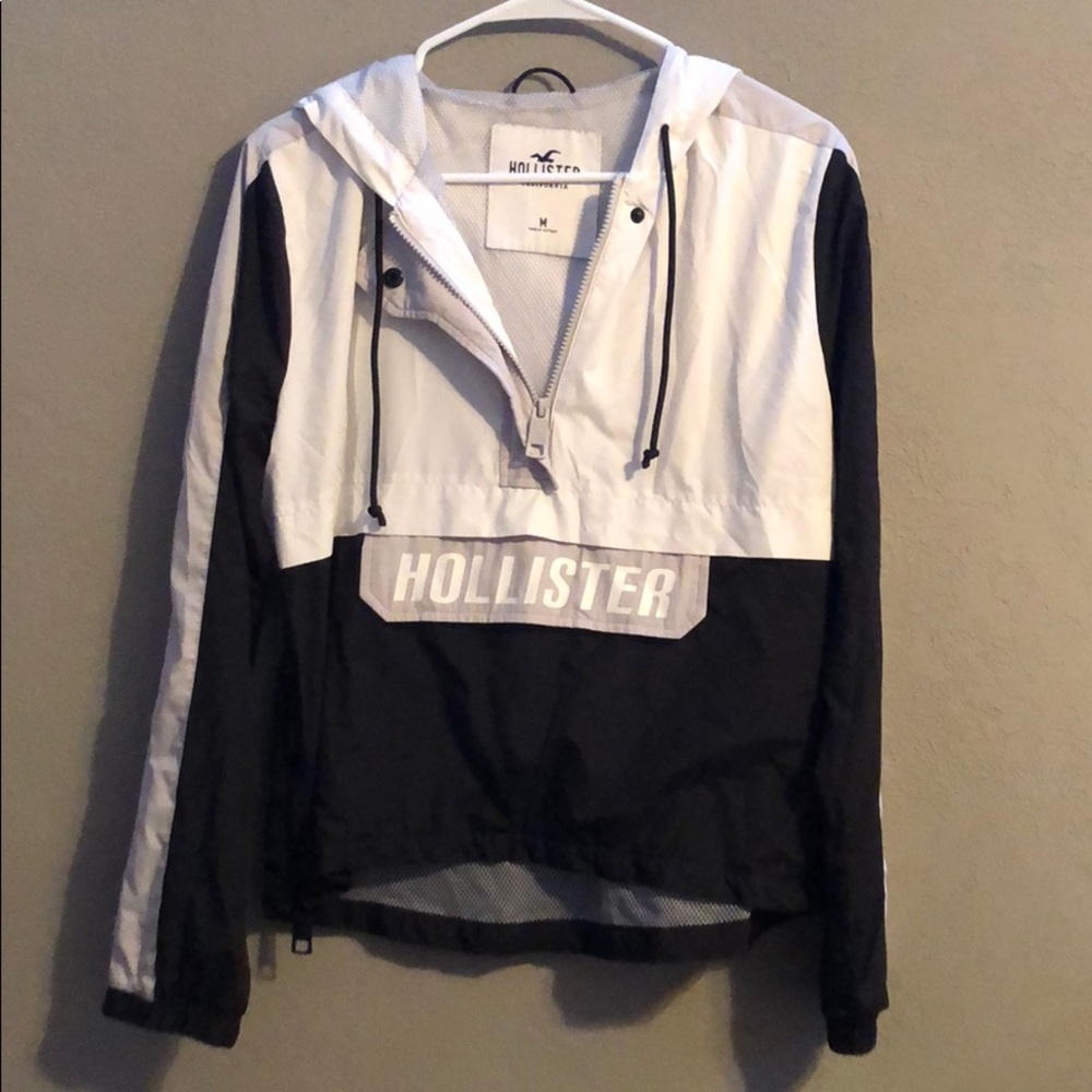 Black,white,and gray Zipper wind break